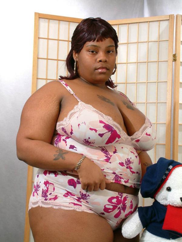 15P Monster boobies ebony fattie posing