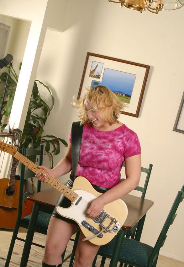 15P Sexy chubby guitar player spreading
