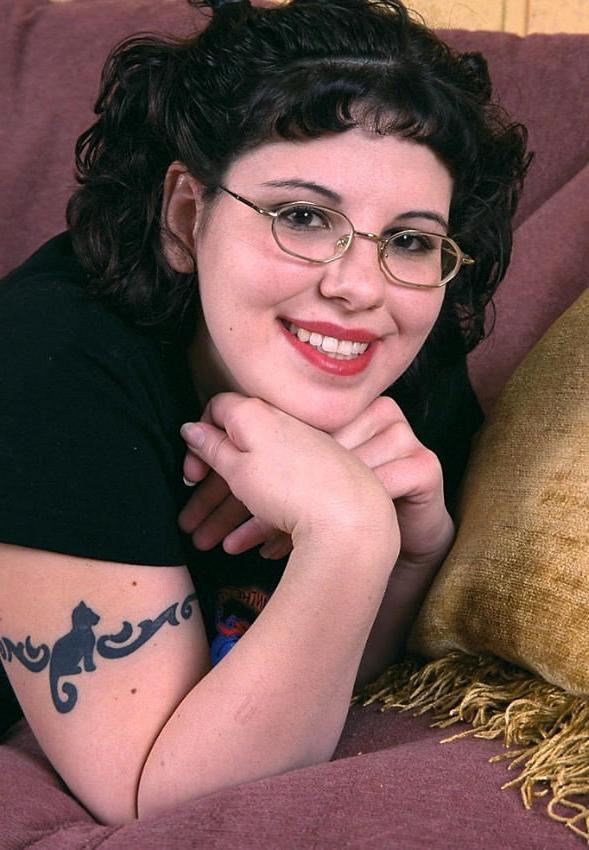 9P Chubby brunet amateur teen posing