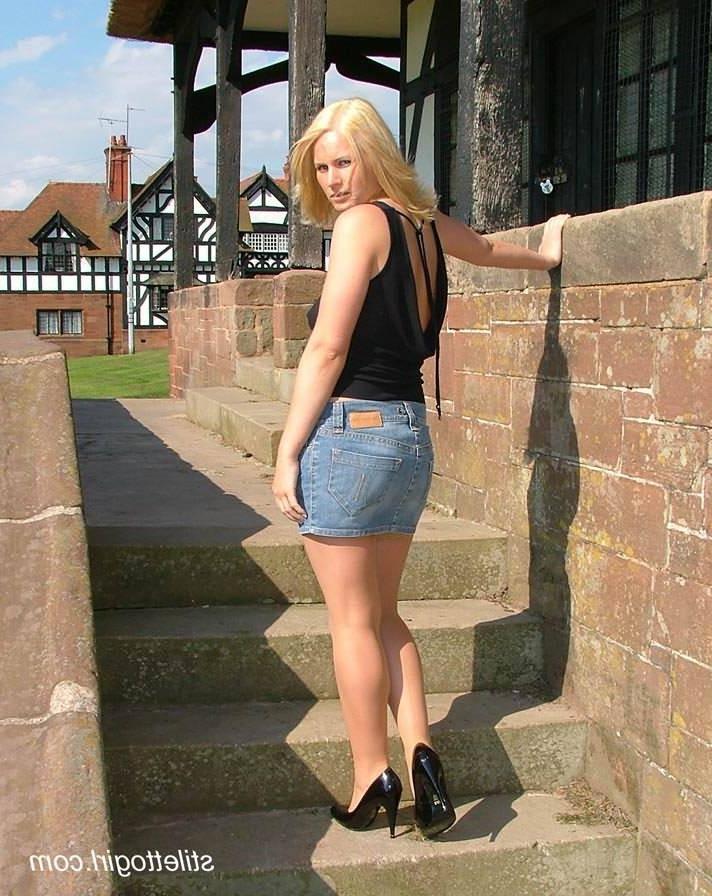 15P Chubby blonde in tan stockings