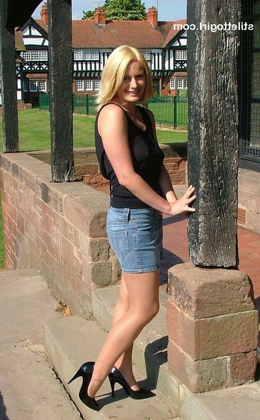 15P Chubby blonde in tan stockings
