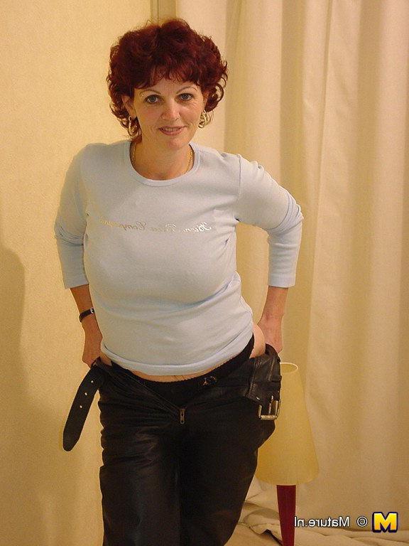 8P chunky ass mom prepairs to satisfy herself