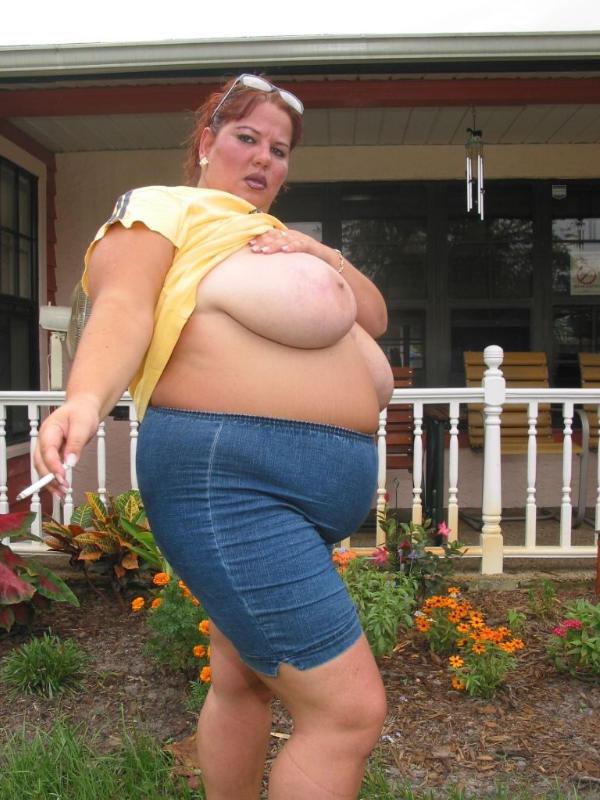15P Monster boobs fattie posing outdoor
