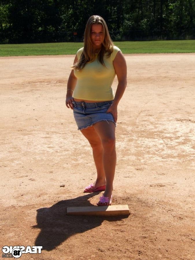 12P Cute and chubby teen girl exposed good