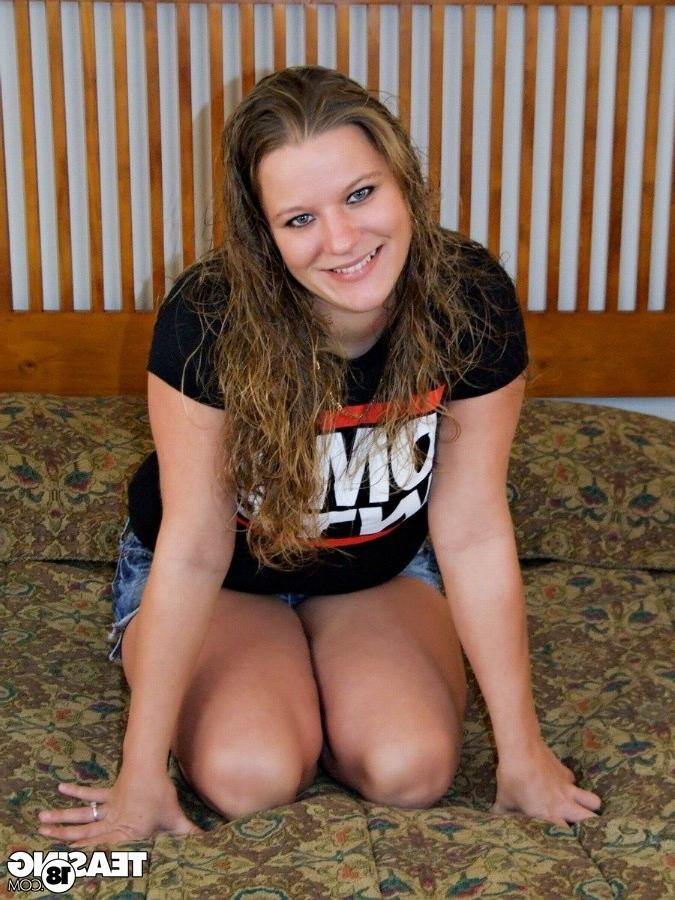 12P Cute and chubby teen girl exposed good