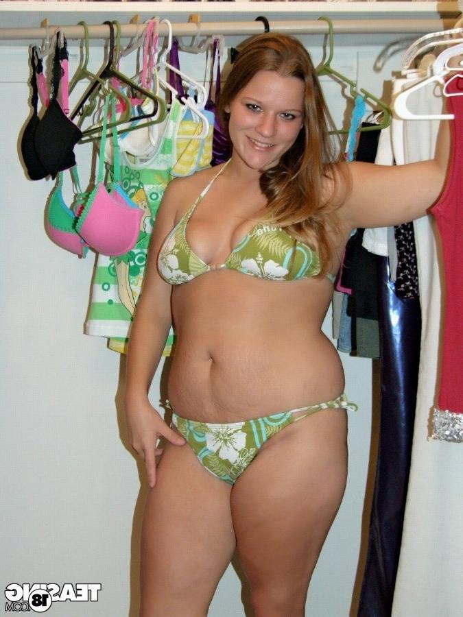 12P Cute and chubby teen girl exposed good