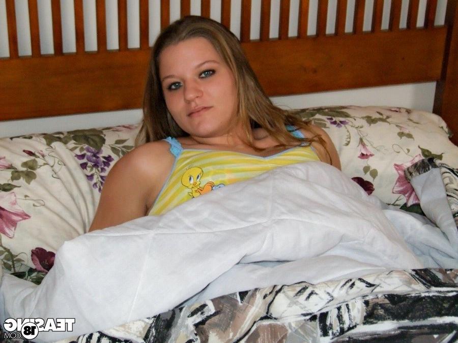 12P Cute and chubby teen girl exposed good