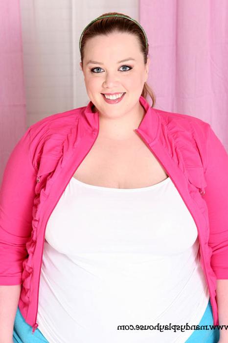 15P BBW Goddess Mandy gets nude in her bed