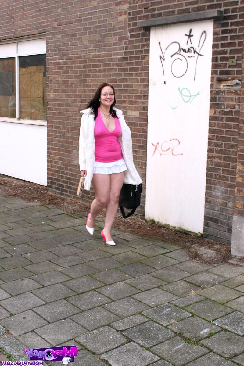 14P Chubby chick finds a gloryhole dick