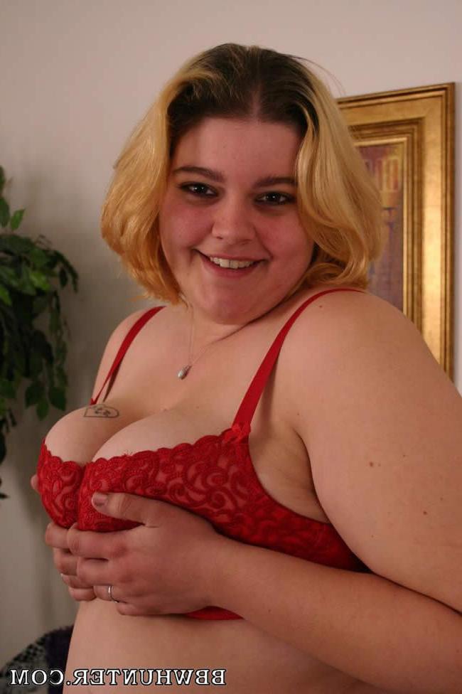 16P Chunky blonde rides a hard chocolate pole