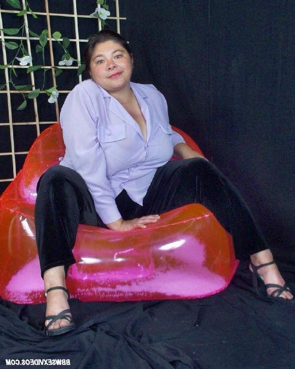 16P Hot chubby slut posing and showing big boobs
