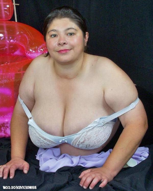 16P Hot chubby slut posing and showing big boobs