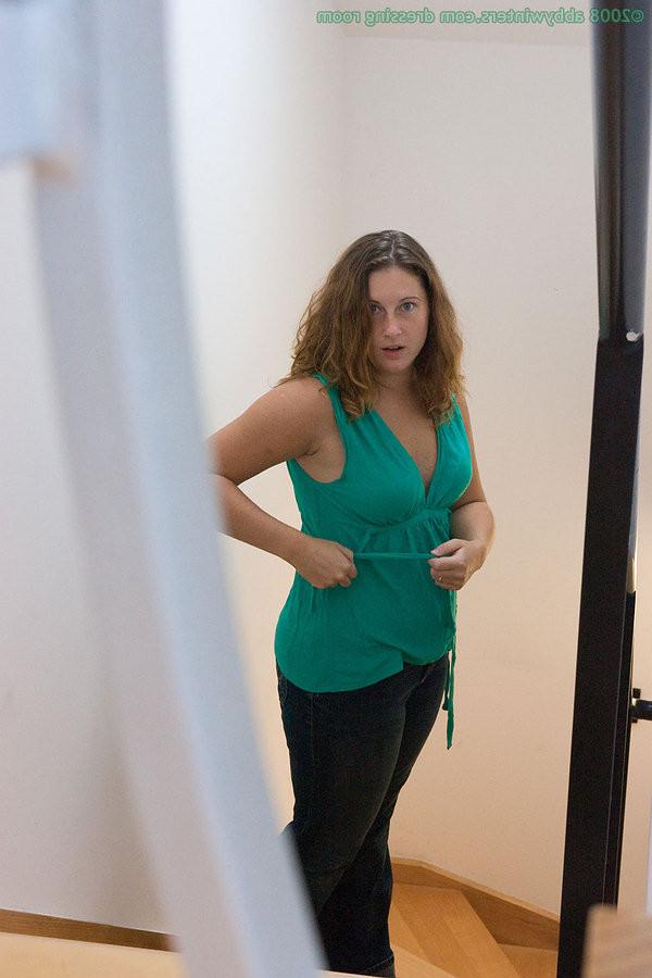 16P Hidden Camera Watches as Chubby Chick Gets Dressed