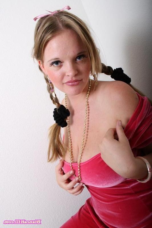 17P Chubby Bianca HIll shows off her massive tits