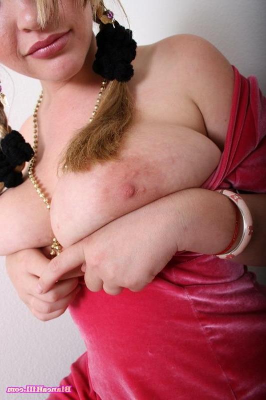 17P Chubby Bianca HIll shows off her massive tits