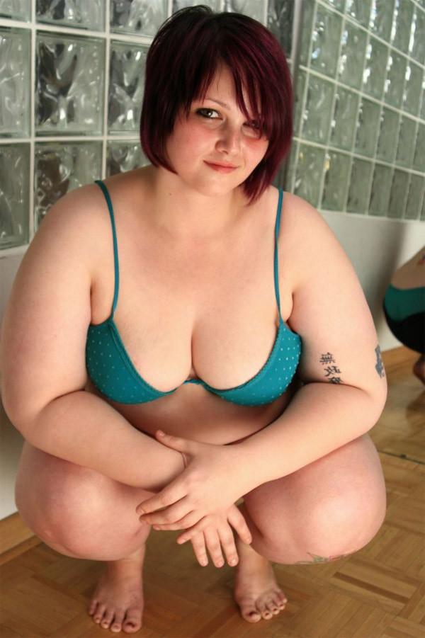 15P Cute plump college chick strips naked showing off her plush body