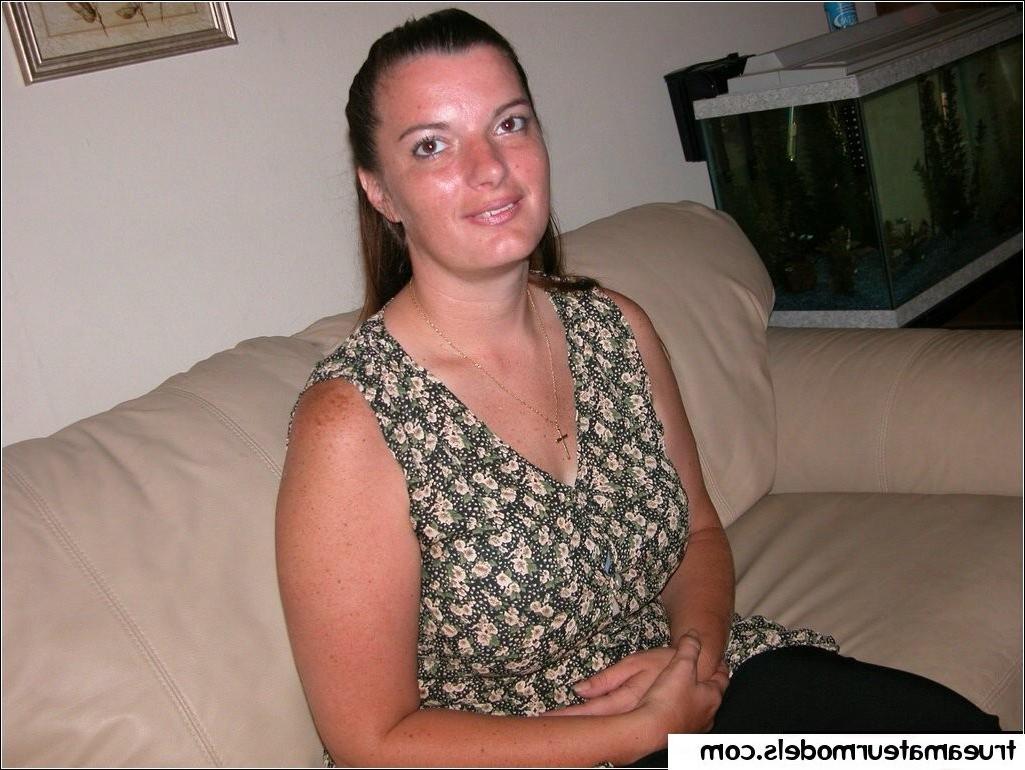 15P chubby amateur hooker spreads her hairy snatch