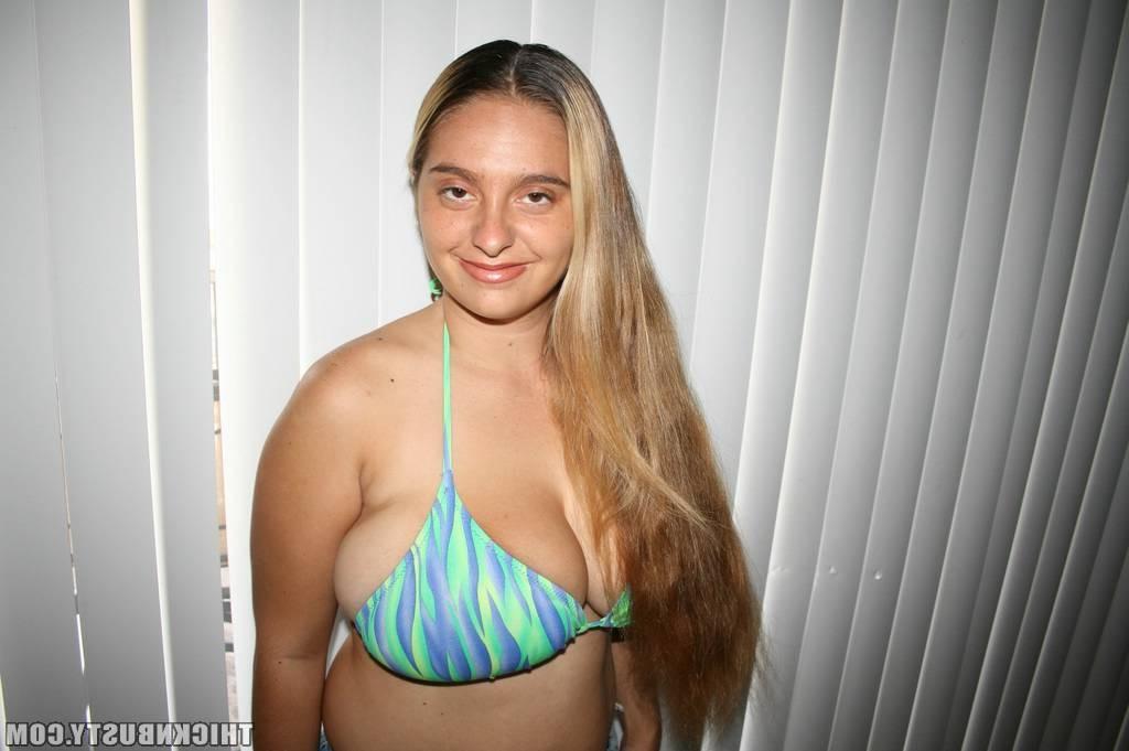 16P Horny chubby amateur with huge natural boobs spreading pussy