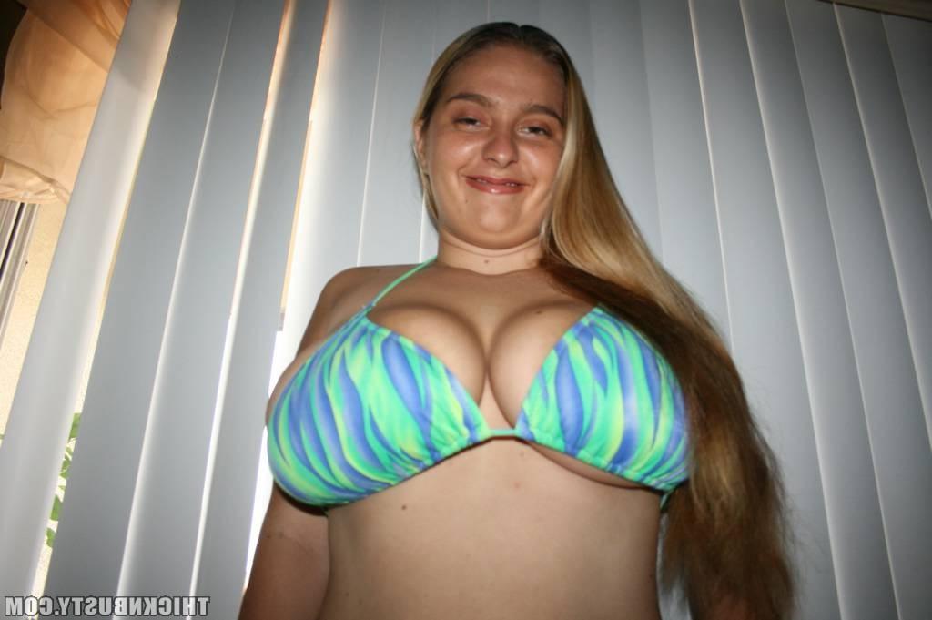 16P Horny chubby amateur with huge natural boobs spreading pussy