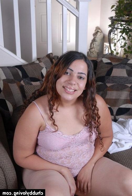 16P Chubby babe Mercedes strips out off her lingerie