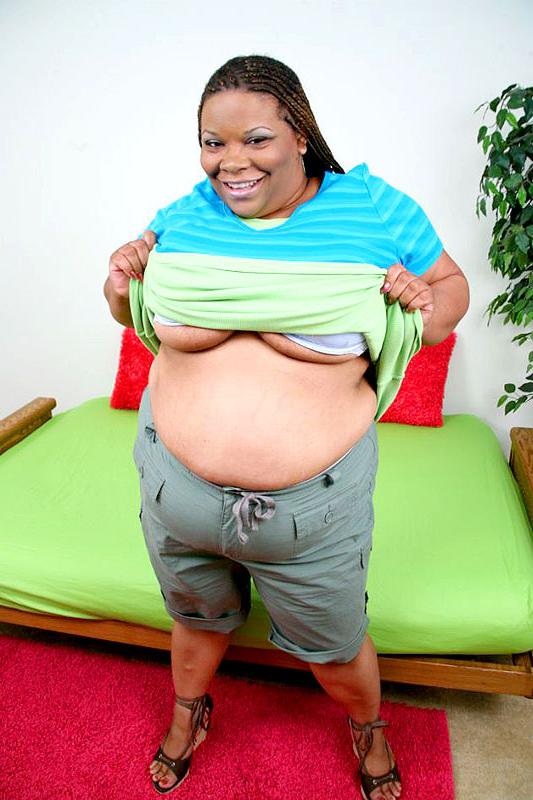 15P Chubby ebony hoe gets slammed