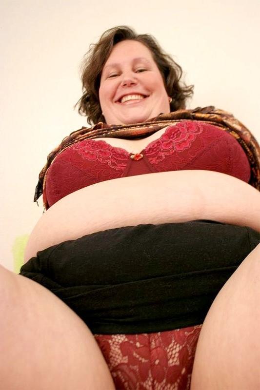 15P Chubby whore gets jizzled on ass