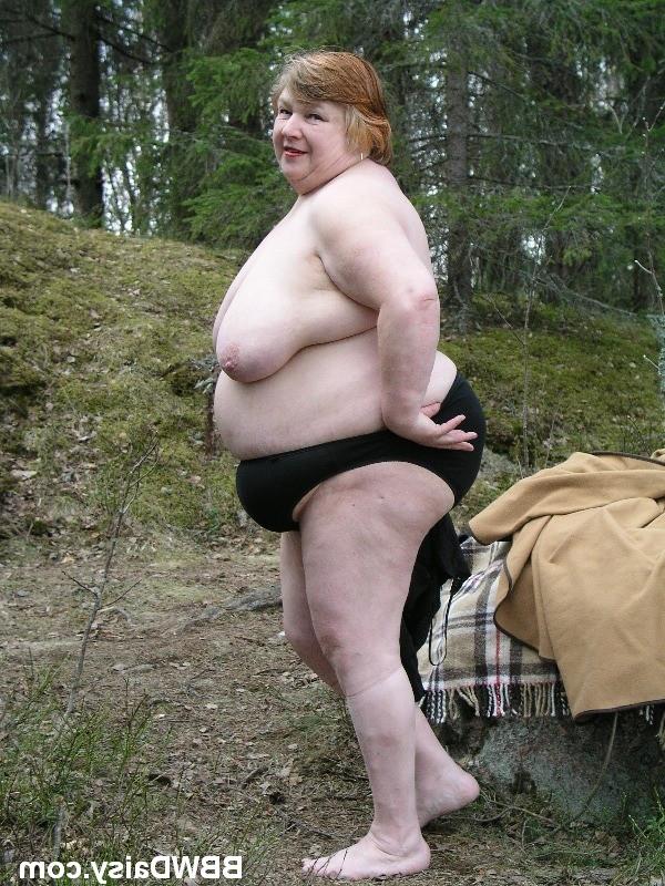 15P Fat granny showing her huge ass and tits outdoors