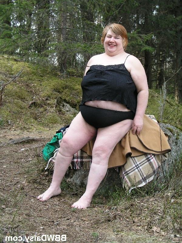 15P Fat granny showing her huge ass and tits outdoors