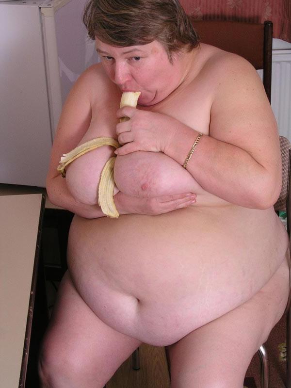 15P Bbw granny with big boobs eating bananas