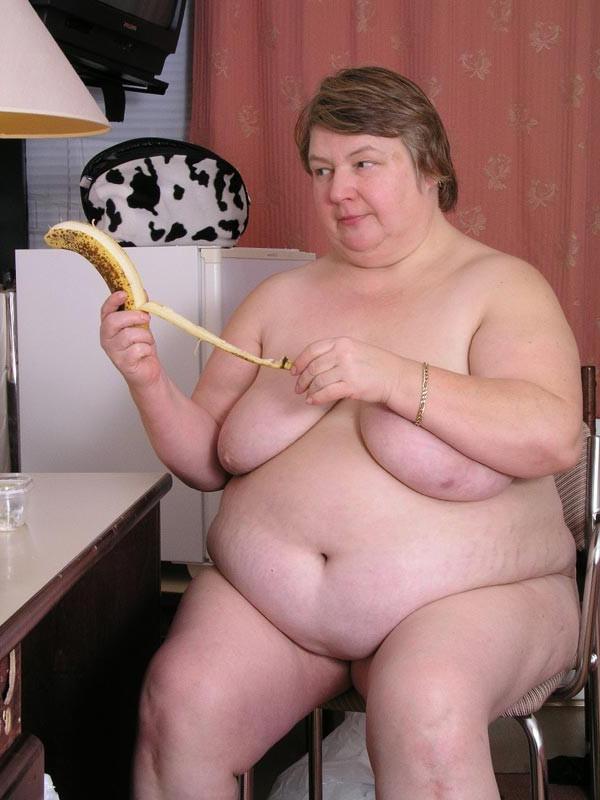 15P Bbw granny with big boobs eating bananas