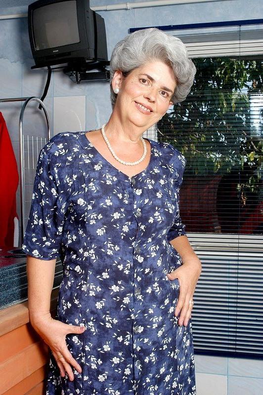 16P Granny lowers her big white panties