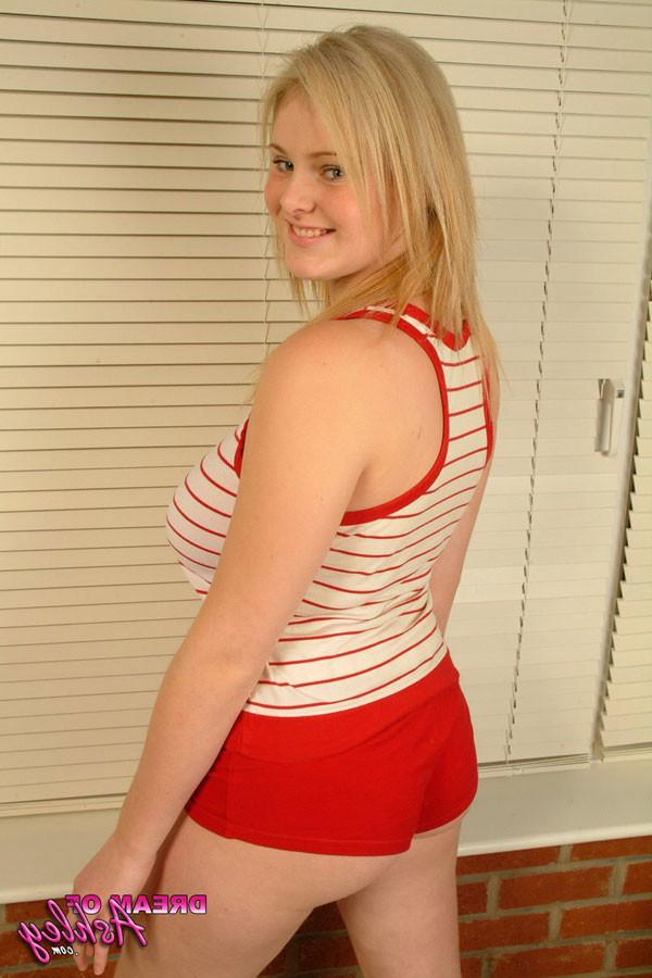 15P Big boobed blonde taking off her pyjamas