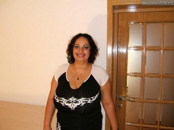 15P amateur chubby latina with huge big tits