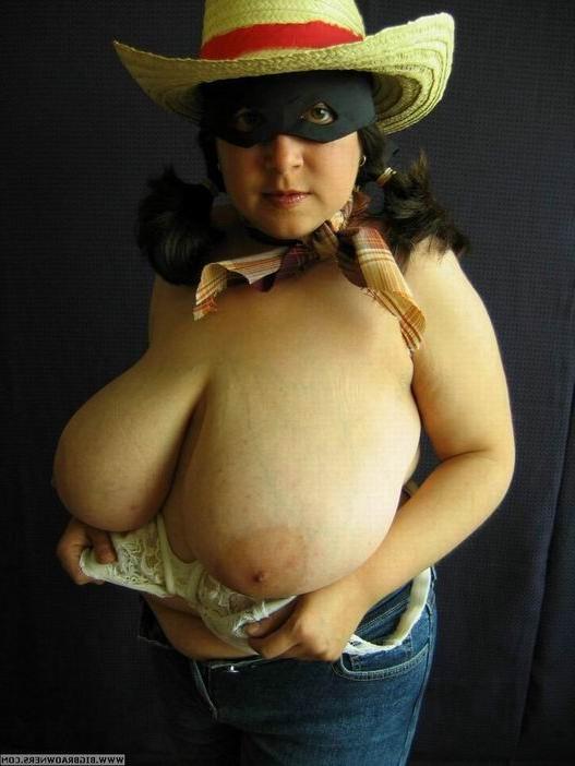 16P amateur chubby babe with giant big tits