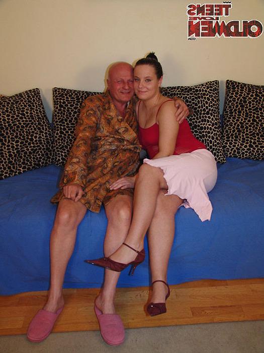 16P Chubby loves experienced men, and grandpa here is not going to let this opportun