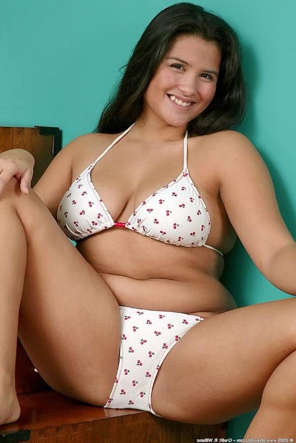 15P Chubby amateur brunette latina plays with her enormous tits