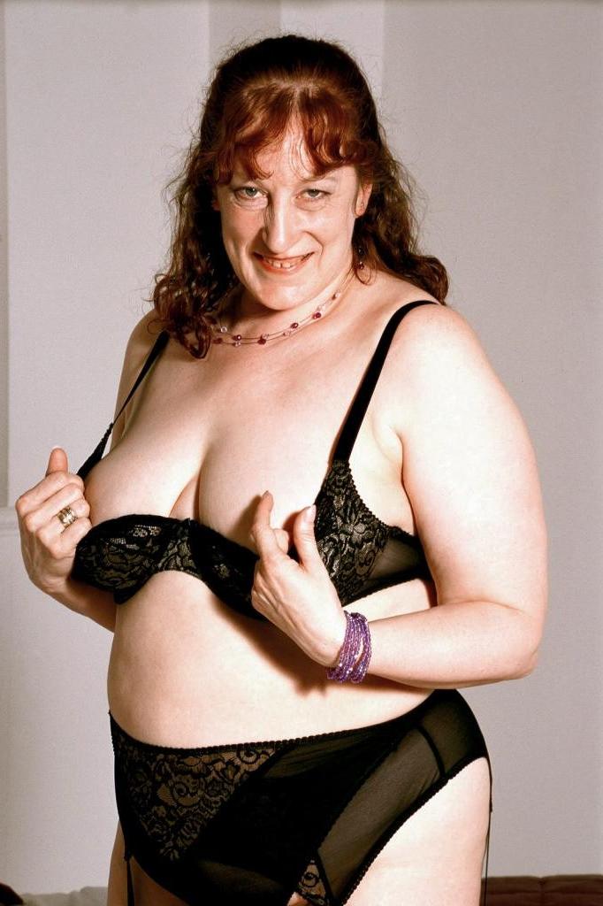 19P Horny fat mature loves strip teasing and spreading her twat