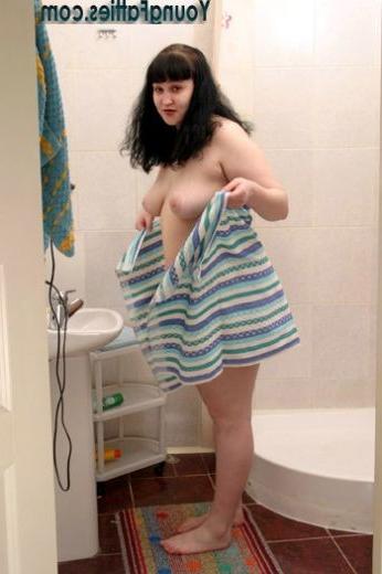 16P nice chubby taking shower spycam photo scenes