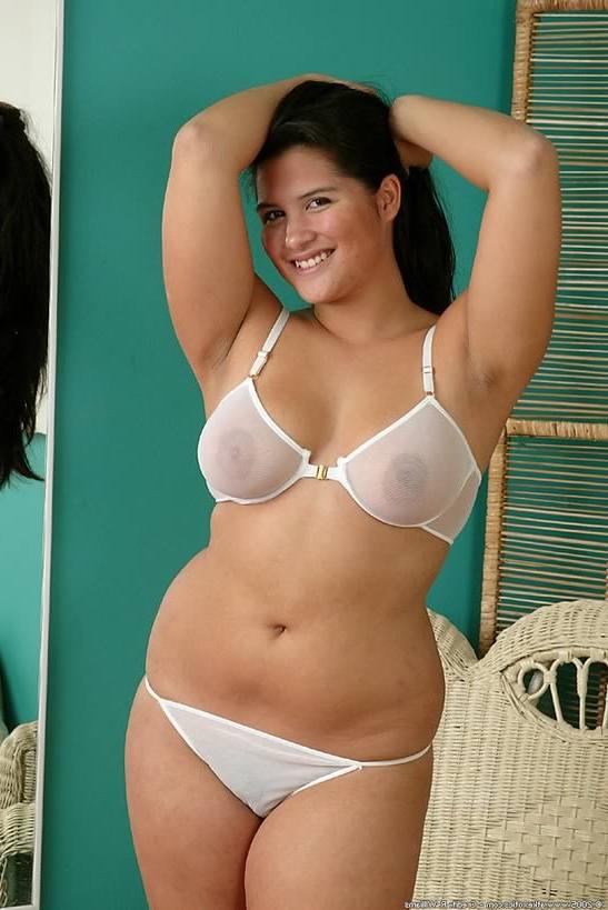 15P Exotic chubby latina chica show her choocha up her skirt
