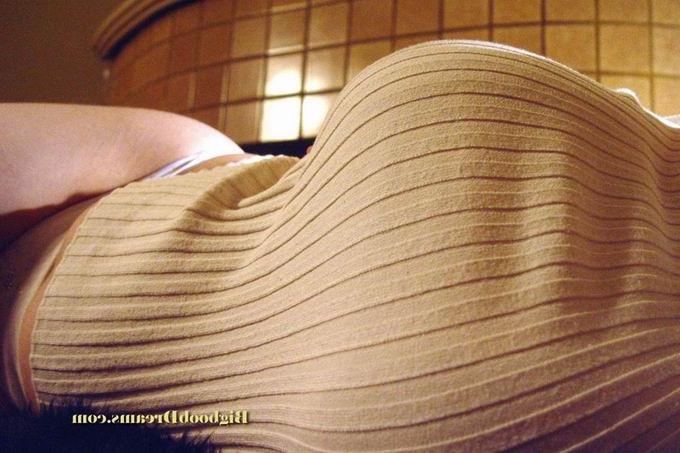 16P Busty and chubby babe posing in cloth