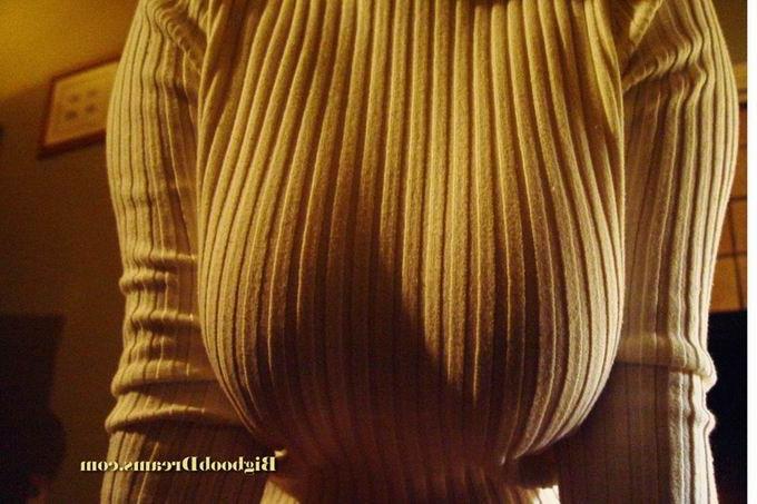 16P Busty and chubby babe posing in cloth