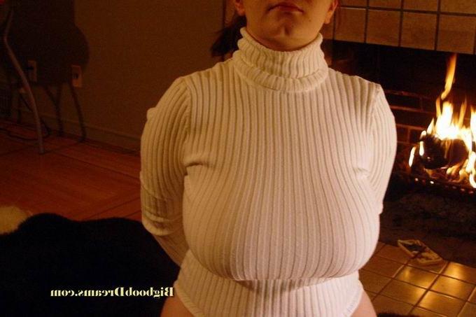 16P Busty and chubby babe posing in cloth