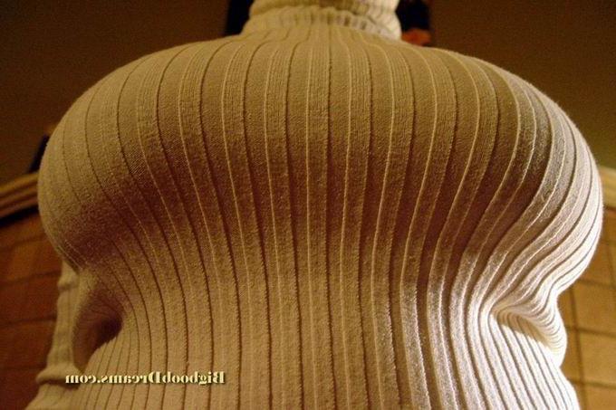 16P Busty and chubby babe posing in cloth