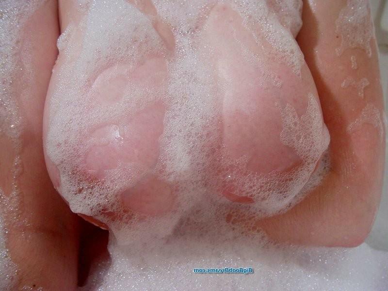 16P Amateur chubby babe big tits in the shower