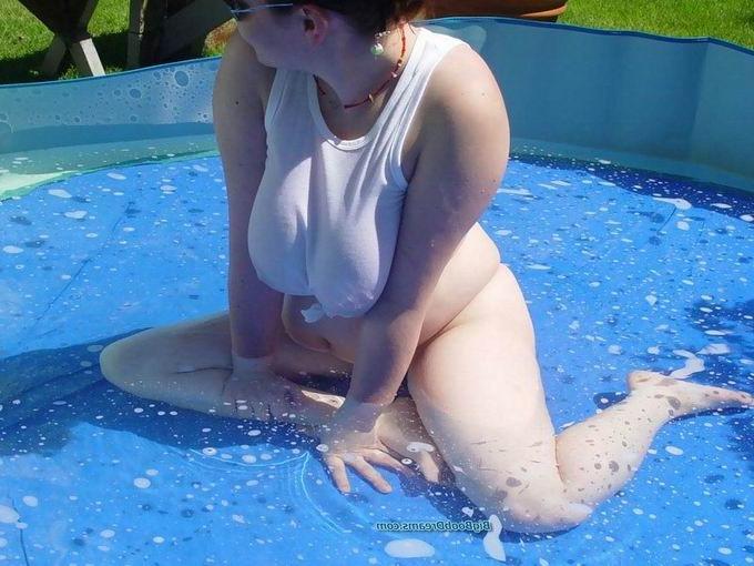 16P Busty and chubby babe outdoor in wet t-shirt