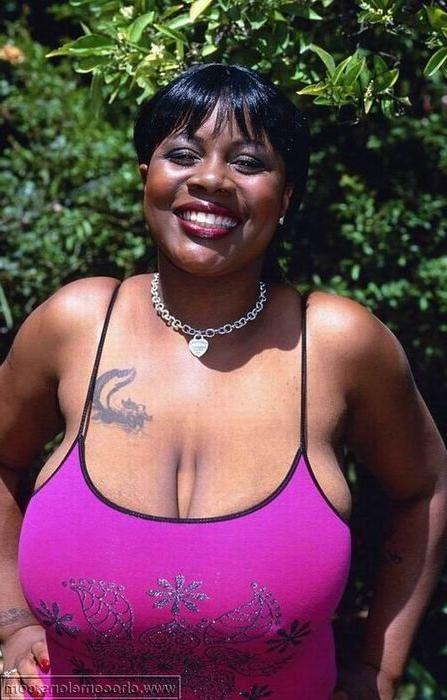 16P Black mamas flashing their enormous natural boobs