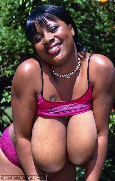 16P Black mamas flashing their enormous natural boobs