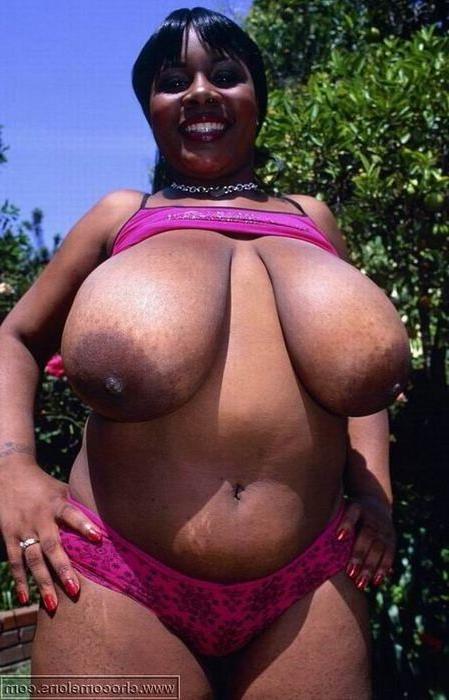 16P Black mamas flashing their enormous natural boobs