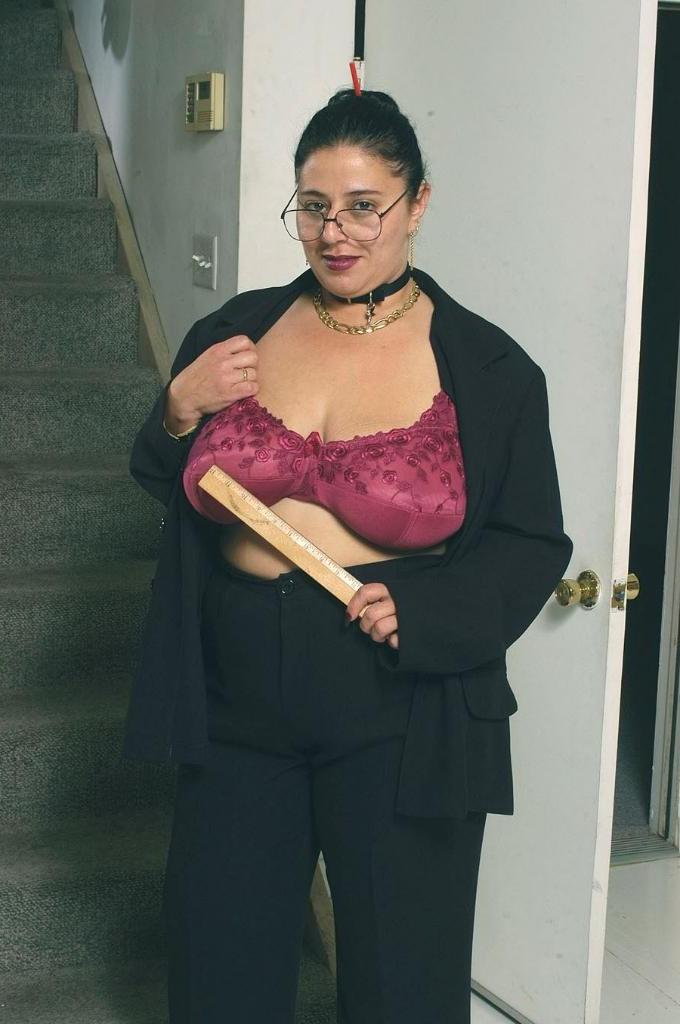 20P Big tit fat mature strip tease