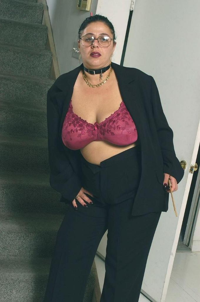 20P Big tit fat mature strip tease